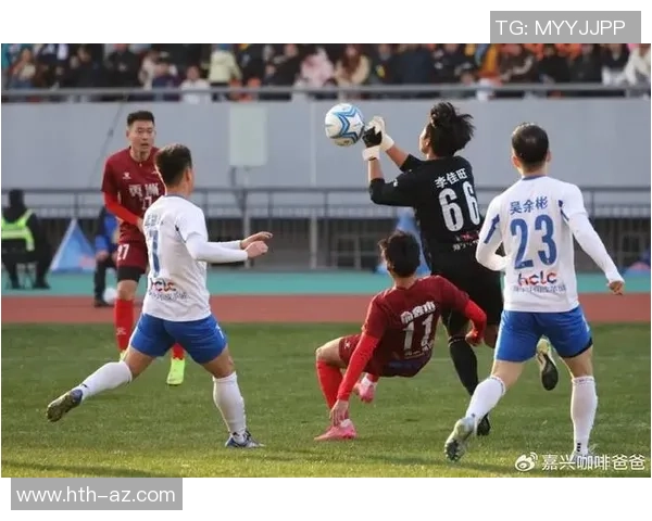 足球脚步的节奏与梦想交织在一起的青春旋律